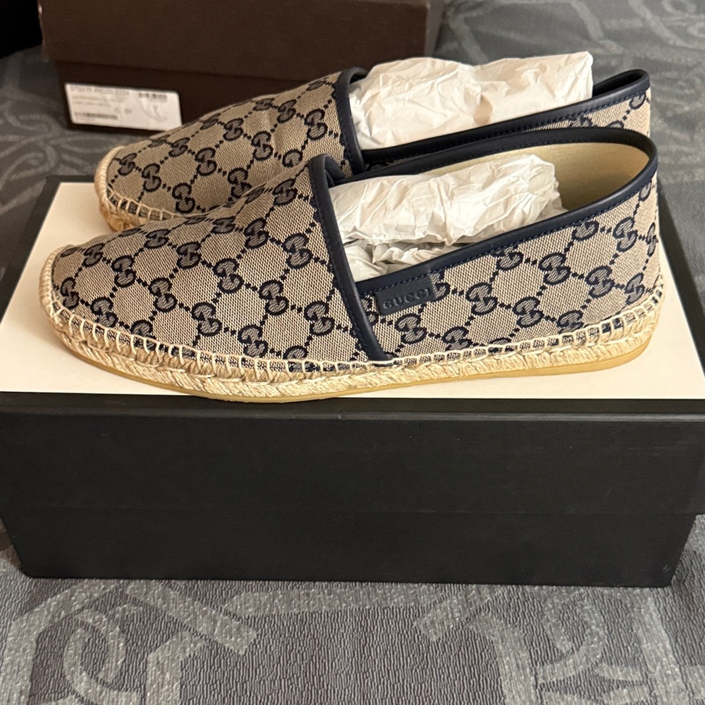 Gucci Beige Canvas GG Espadrilles with Navy Trim - Picture 3 of 5